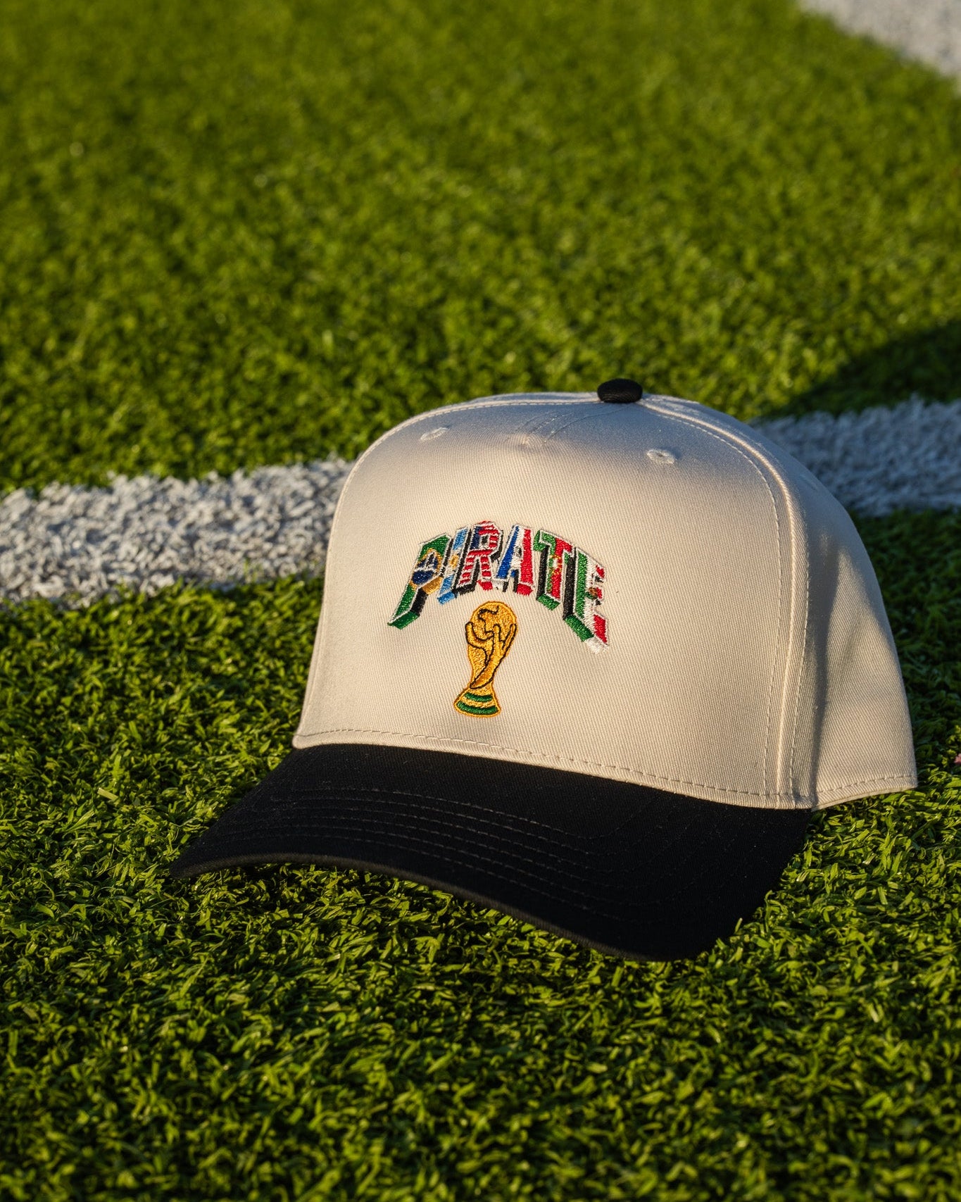 World Trophy Hat (Cream/Black)